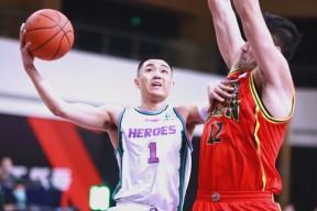 凤凰娱乐网站 -今夜山东男篮调整名单以备亚冠；刷新队史纪录环节打磨；引发热议；年轻球员得到机会的简单介绍