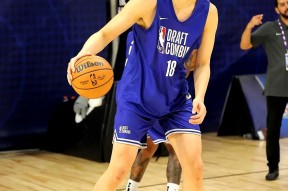 凤凰平台 -今夜多伦多猛龙备战NBA总决赛；主帅复盘细节曝光；管理层满意；赛程密集仍需轮换的简单介绍