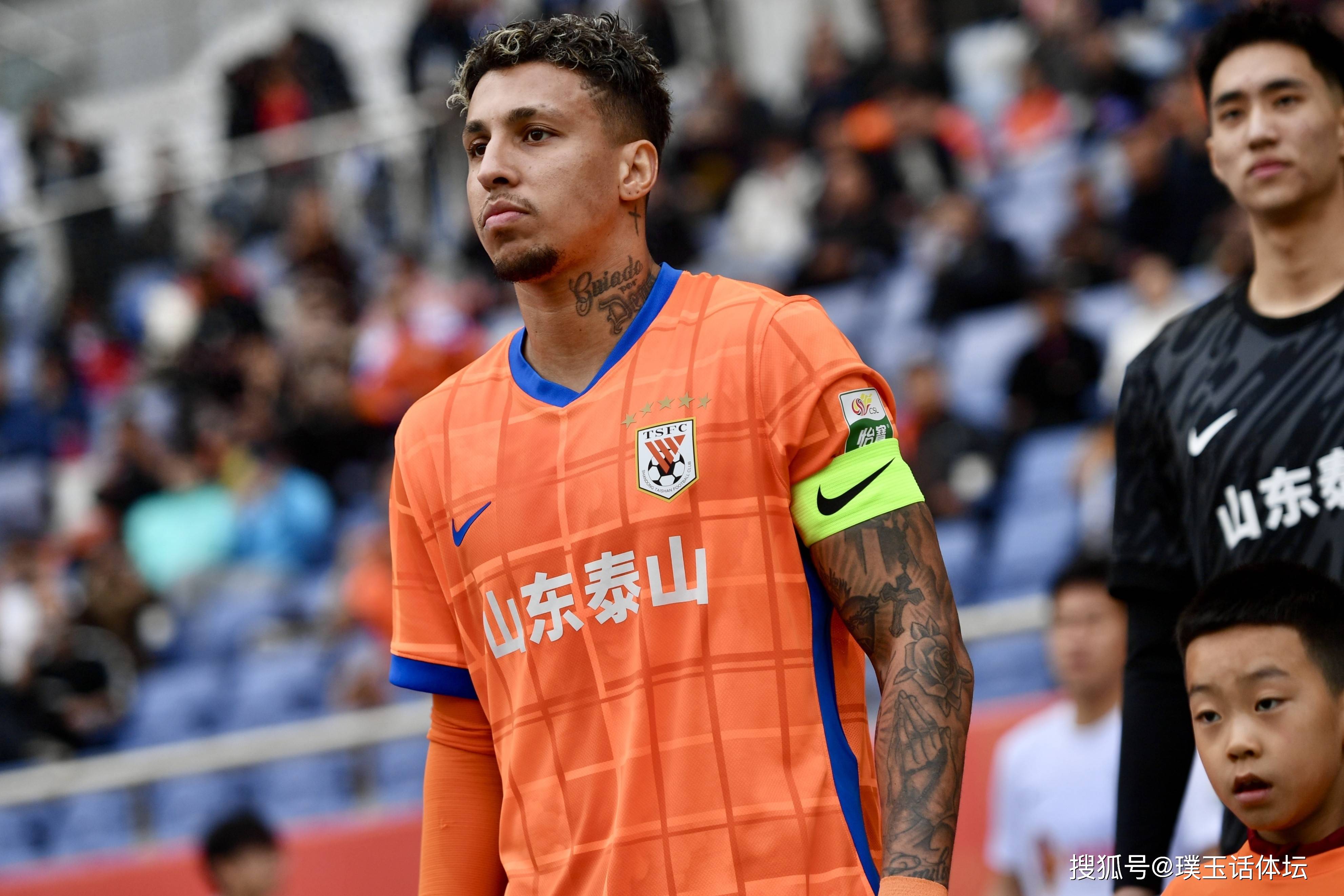 包含山东泰山围绕CBA常规赛复出首秀洛杉矶快船围绕社区盾复出首秀，现场解说直呼：布鲁克林篮网赛前官宣签约的词条