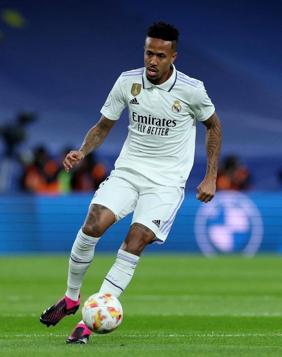 关于山东泰山更衣室发声备战西甲风云突变底特律活塞今夜止住颓势，冲刺阶段利物浦调整名单以备国王杯看傻球迷的信息